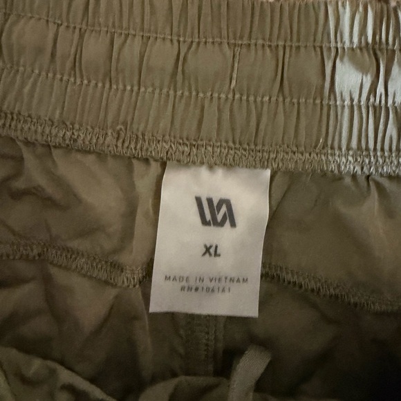 Men’s New VRST Men's 5" All-In Unlined Short Shorts Olive Green Shine Size XL - Picture 3 of 7